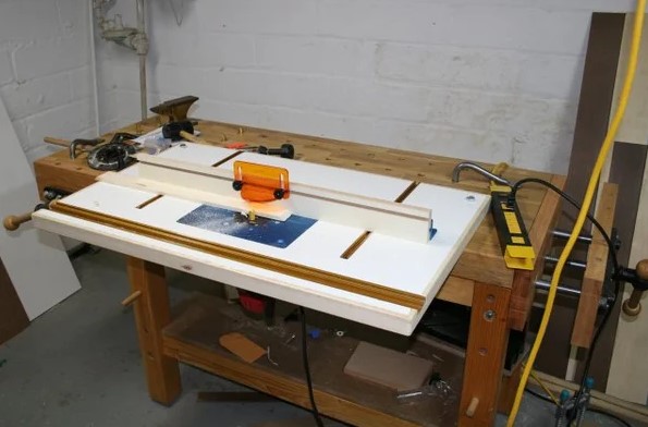Bench-Mounted DIY Router Table Top Plans